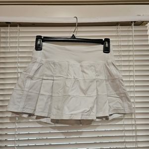 Lululemon size 2 skirt (White)